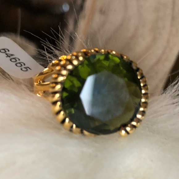 LIA SOPHIA BEAUTIFUL ENVY GREEN STONE RING SIZE 8 - Picture 5 of 8